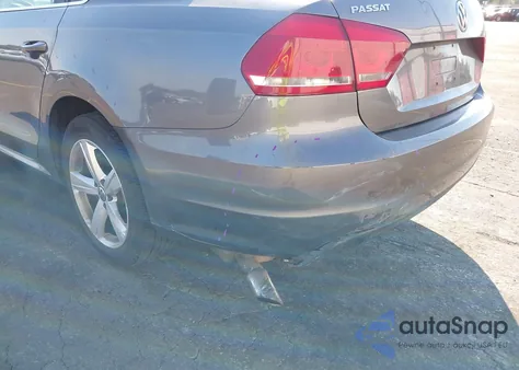 2012 Volkswagen Passat 2.5L Se z USA, uszkodzony, nr VIN 1VWBP7A39CC110776